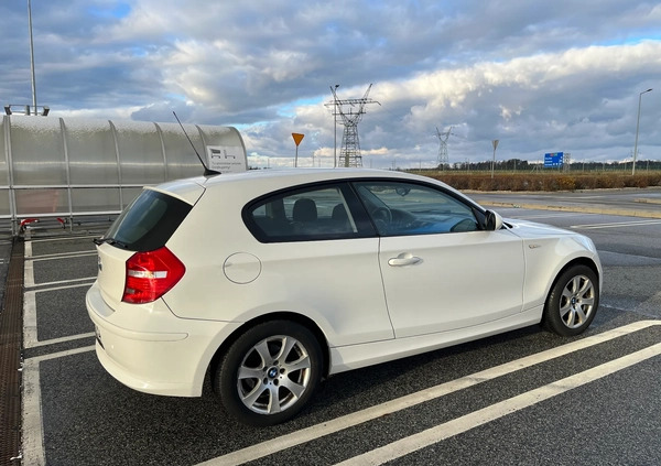 BMW Seria 1 cena 22500 przebieg: 211000, rok produkcji 2011 z Miłosław małe 301